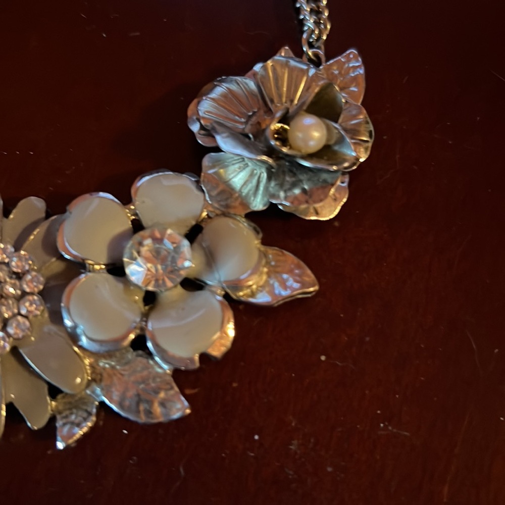 Cookie Lee, Silver Flower Necklace Euc - image 6